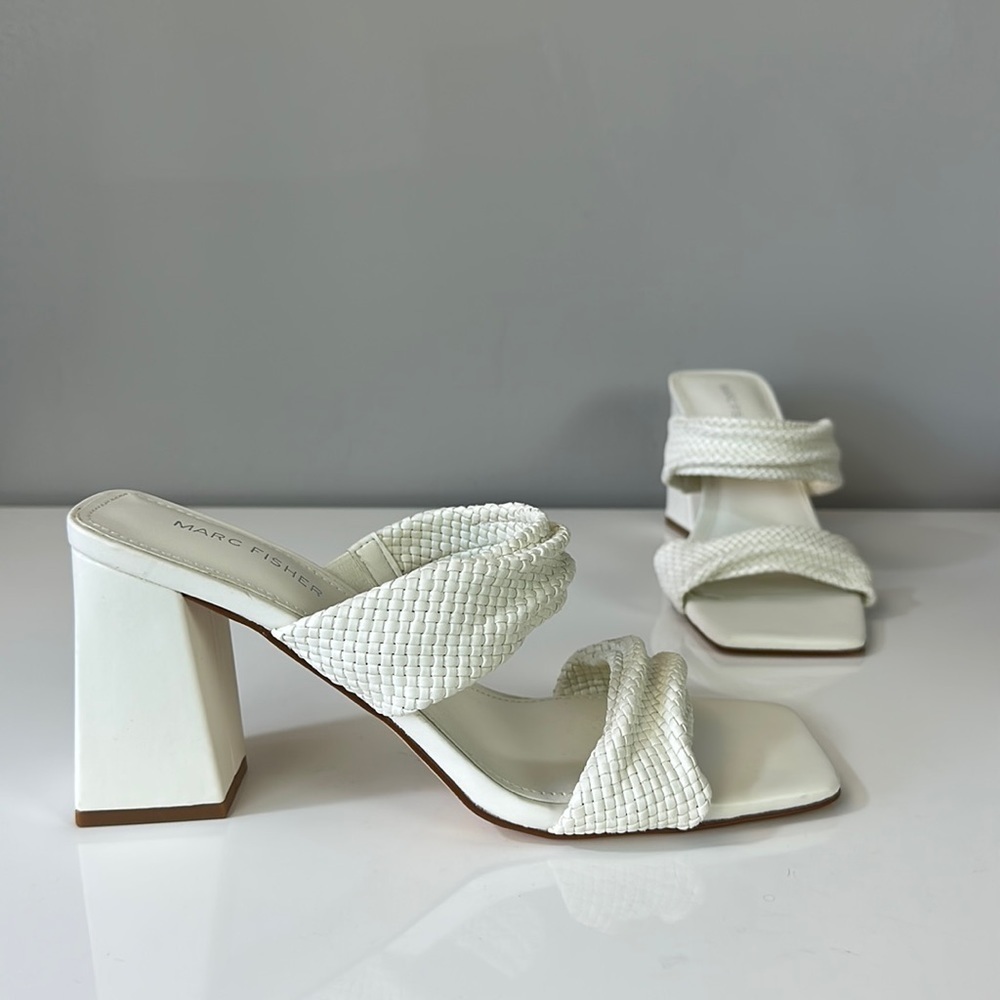 Marc Fisher Eloria‎ Tailored Dress Sandal’s Size 9.5 in Chic Cream Chunky Heel